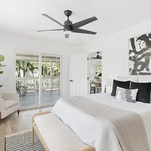 https://serenity-by-the-sea-ultimate-beachfront-escape.hotelsinhawaii.org
